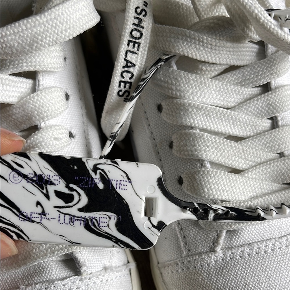 Off-White Wmns Sneaker - Picture 9 of 9